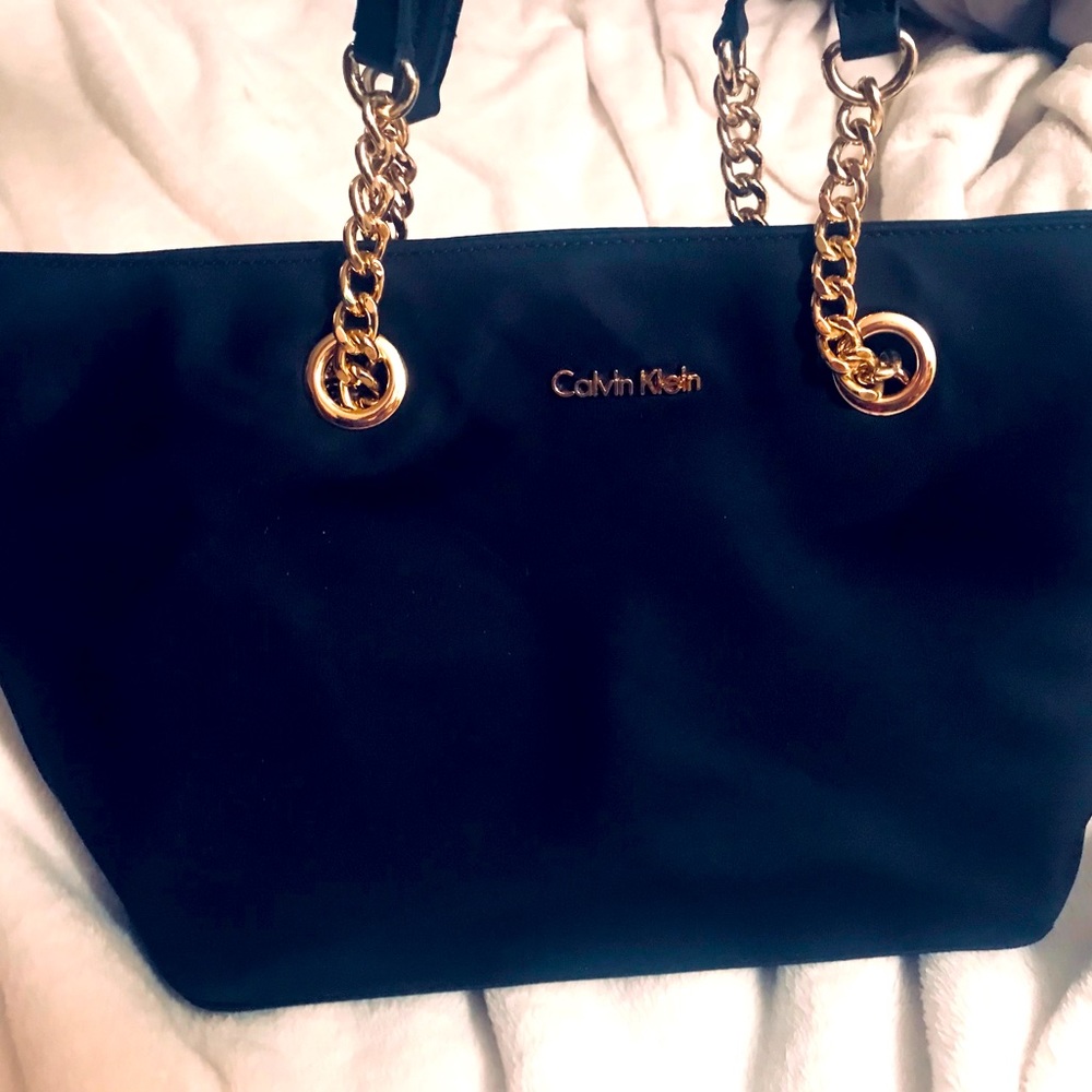 Guess Handbag with gold handle